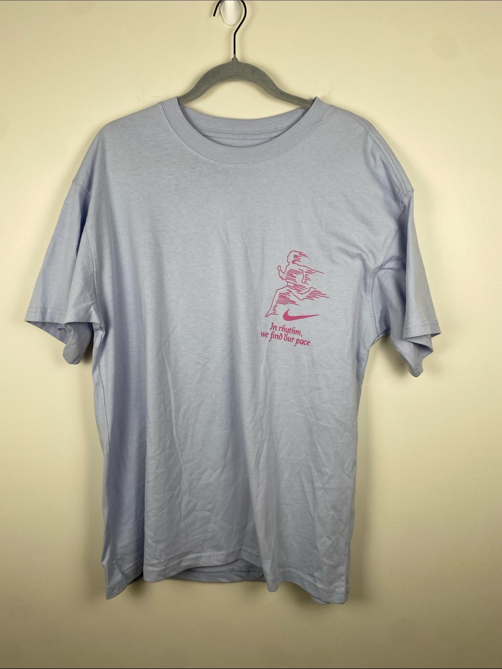 NWOT Nike Dri-Fit Men's Light Lavender Rhythm Runners Graphic Tee size‎ Medium
